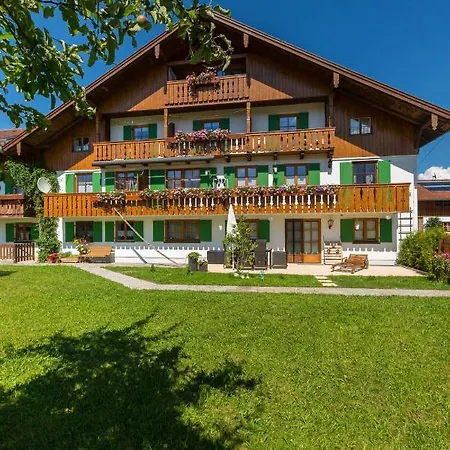 Jaegerhof Und Jaegerstadel *